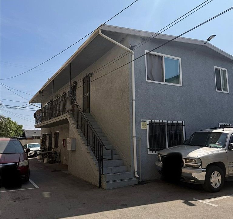 2nd image of 10012 South Broadway