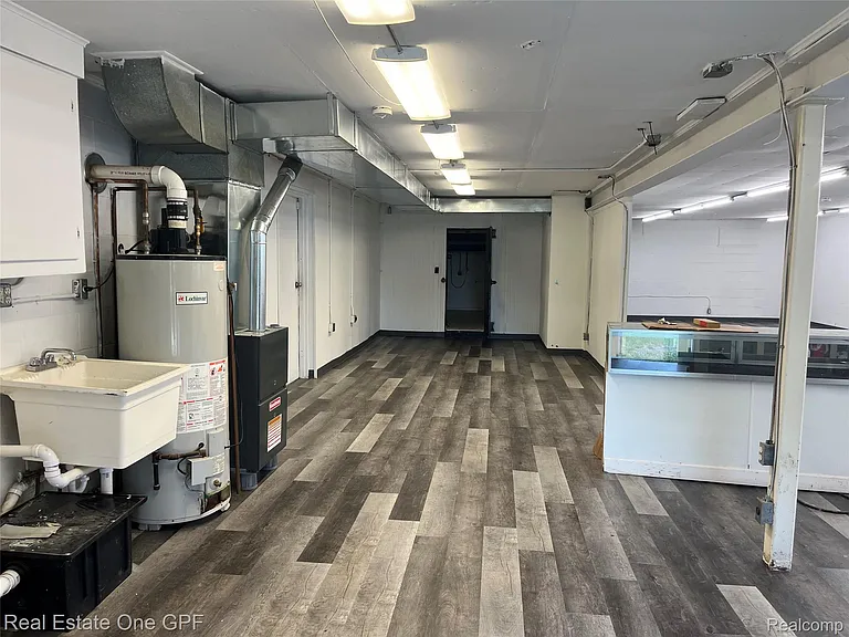 8216 Lakeshore Rd #1 — Photo 12