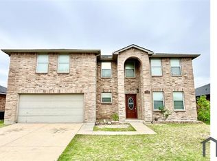 1439 Queen Annes Dr, Burleson, TX 76028
