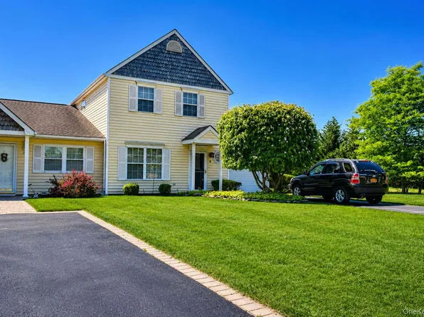 6 Dove Path, Coram, NY 11727