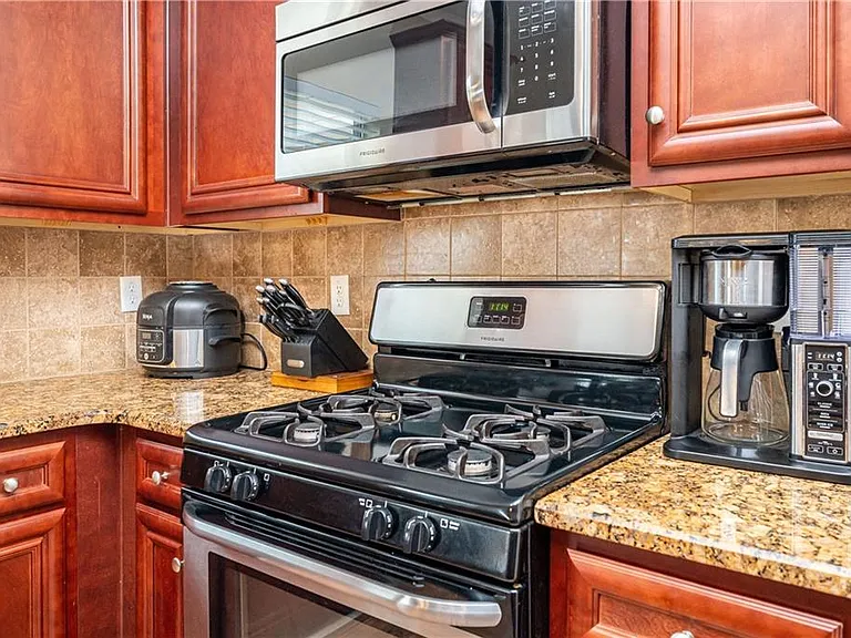 7761 Sylvaner Ln — Photo 25