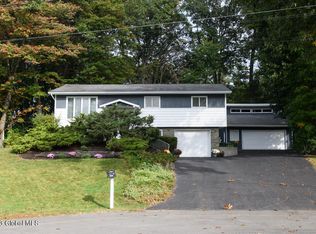 1069 Timothy Ln, Niskayuna, NY 12309