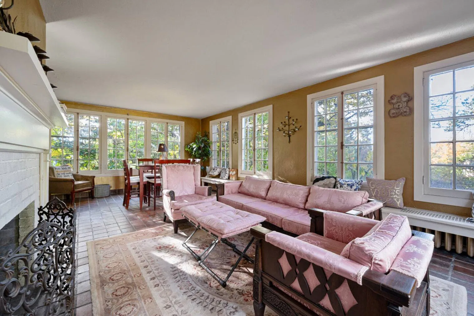 7 bed, 6.0 bath, 6673 sqft, $24,000 — Photo 2