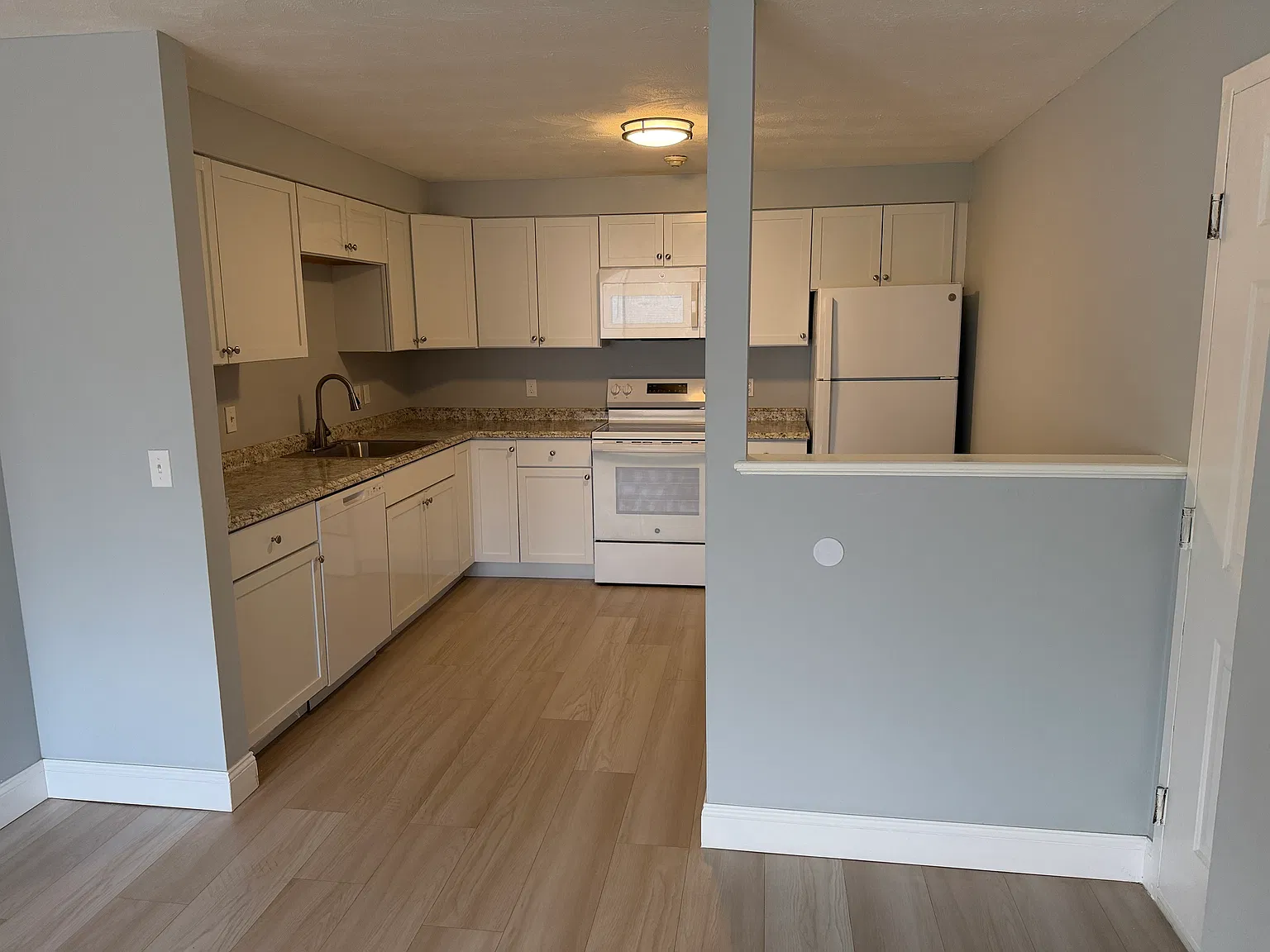 2 bed, $1,600 — Photo 4