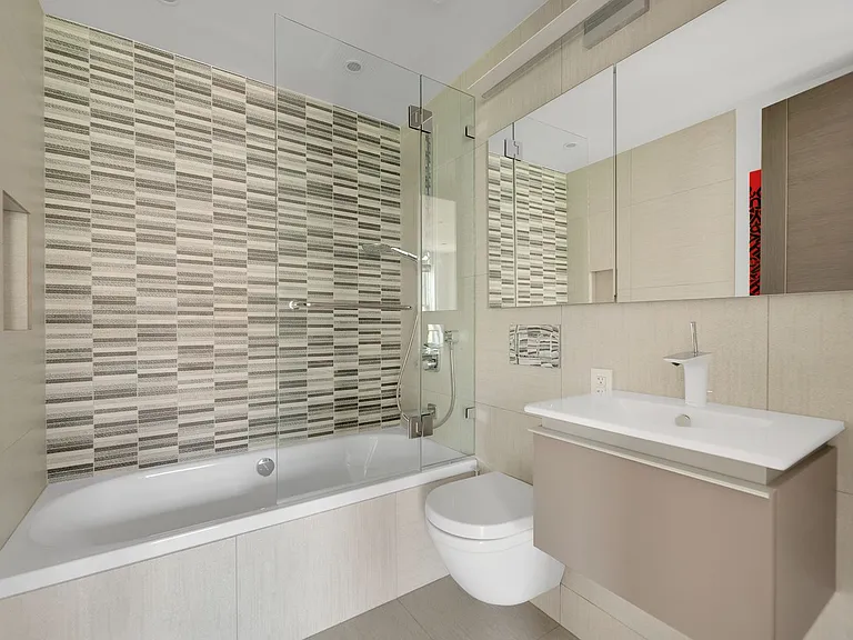 440 W 20th St #2 — Photo 18