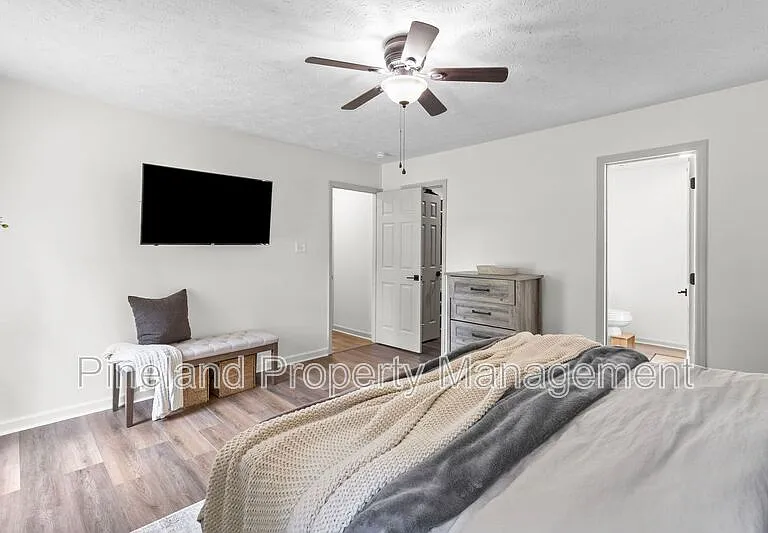 133 Haywood Dr — Photo 17