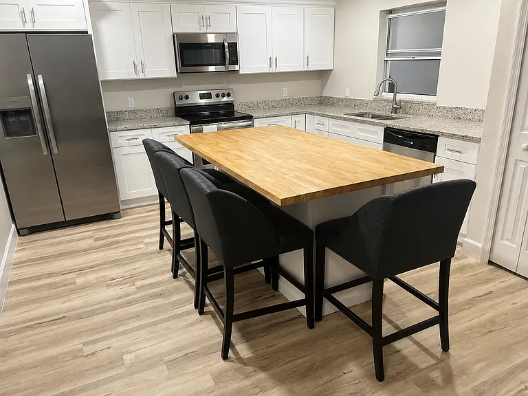 Kitchen with Island