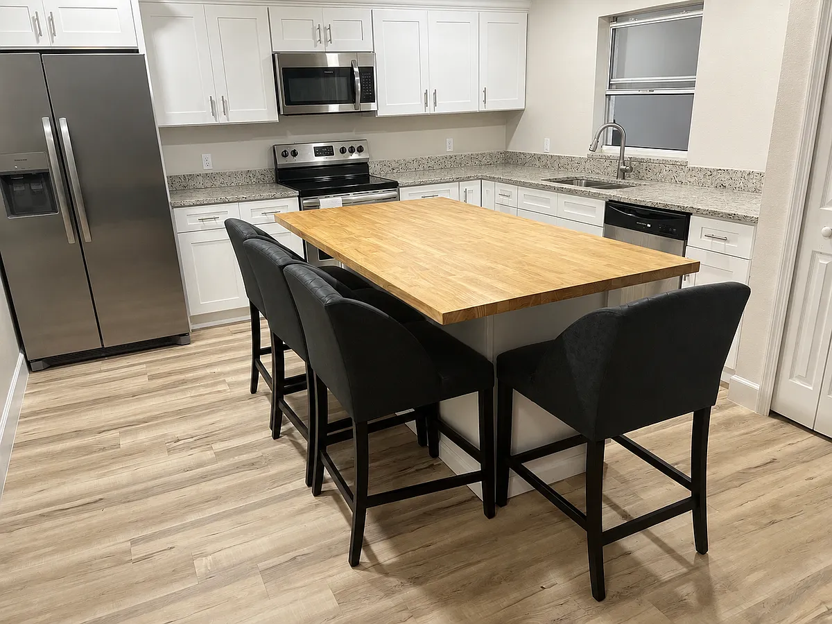 Kitchen with Island - 722 Lucaya Dr #722