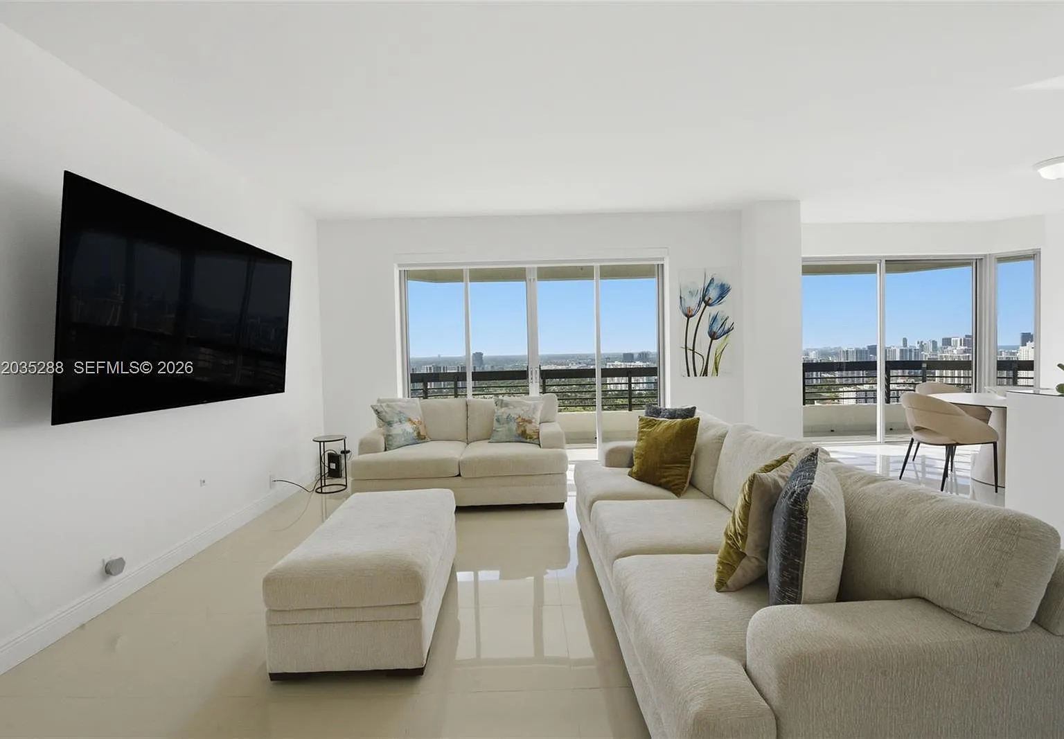 Mystic Pointe Tower 400 C — Photo 3
