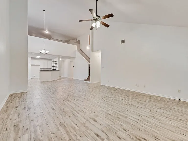 1816 Castle Creek Dr — Photo 5