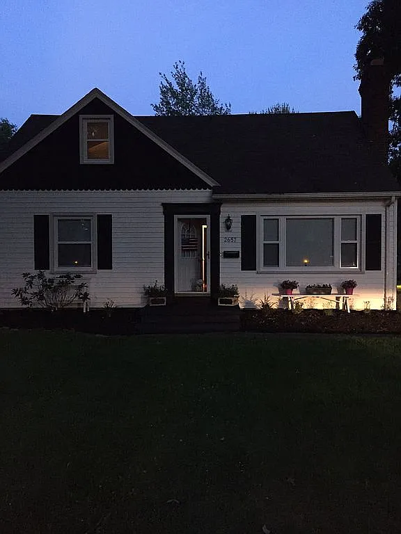 2657 Highland Ave photo 1