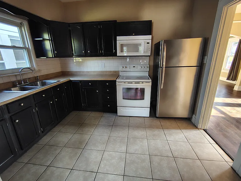 1112 Franklin St — Photo 13