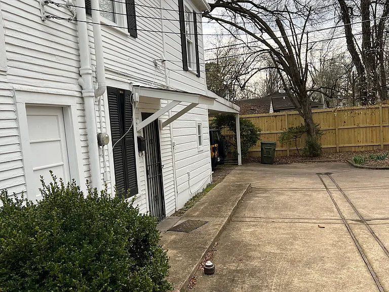 1833 Central Ave — Photo 2