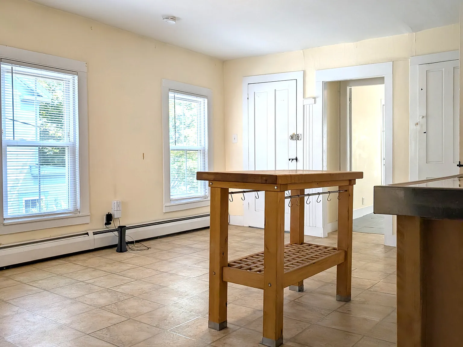 2 bed, 1000 sqft, $1,699 — Photo 4