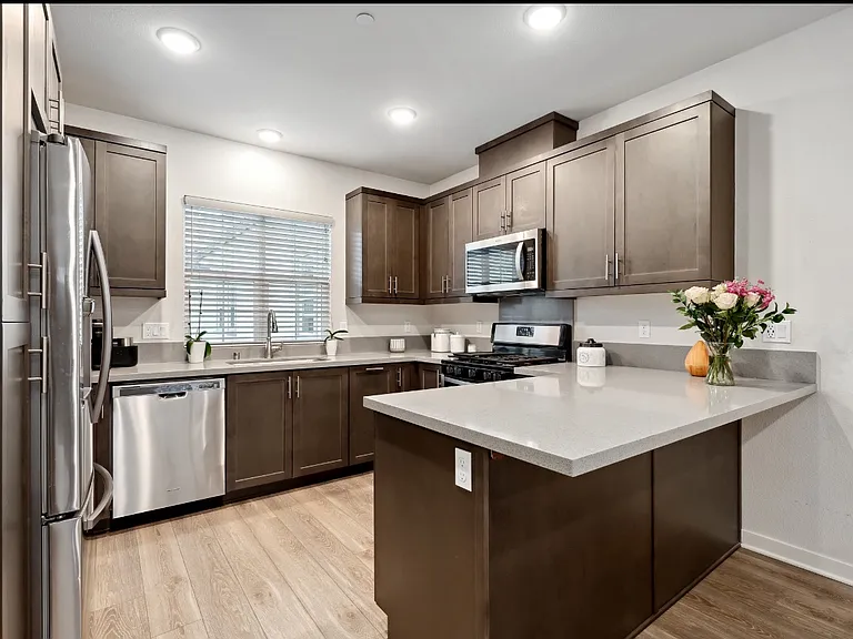 Blackstone Dr — Photo 26