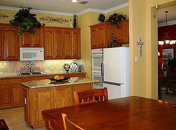 3rd image of 573 Indian Rock Dr
