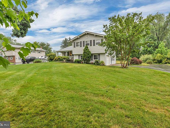 2nd image of 132 Wedgewood Dr
