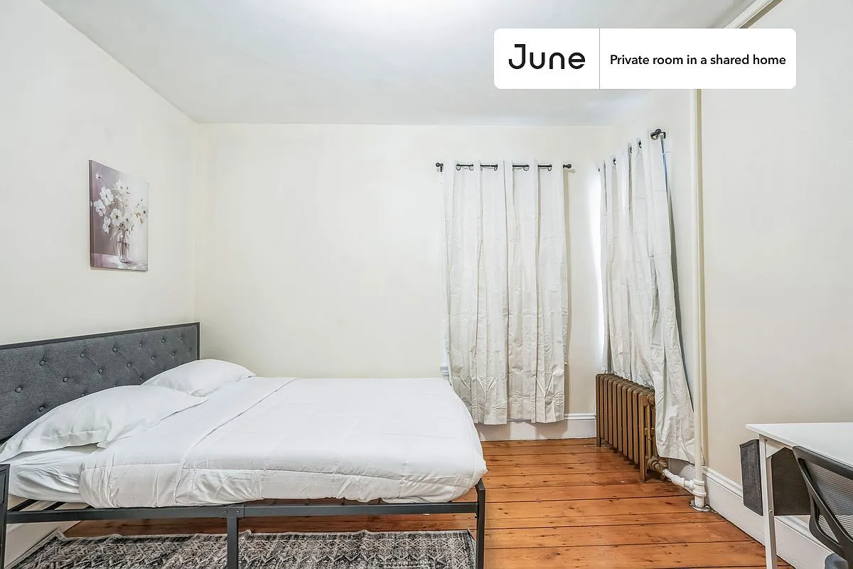 Queen bedroom in 4 bed/1.5 bath home in Somerville #1826 B — Photo 3