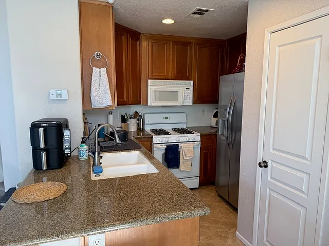 587 Almond Rd — Photo 15