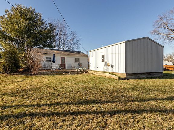 5th image of 664 Shoshone Dr