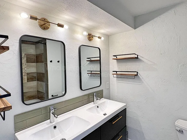 3032 S Macon Cir — Photo 22