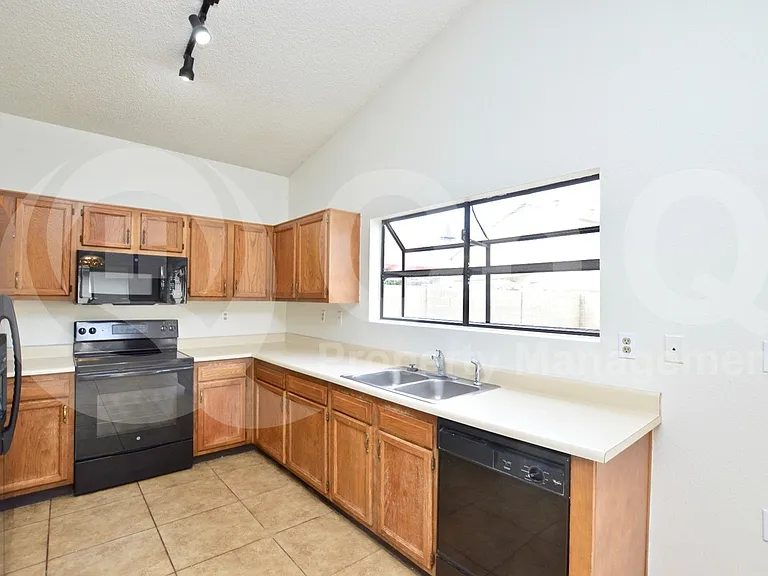 10026 W Roma Ave — Photo 5