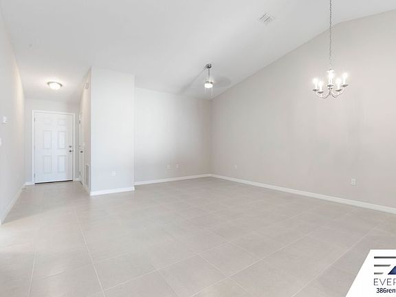 5th image of 30 Uniondale Pl Unit A