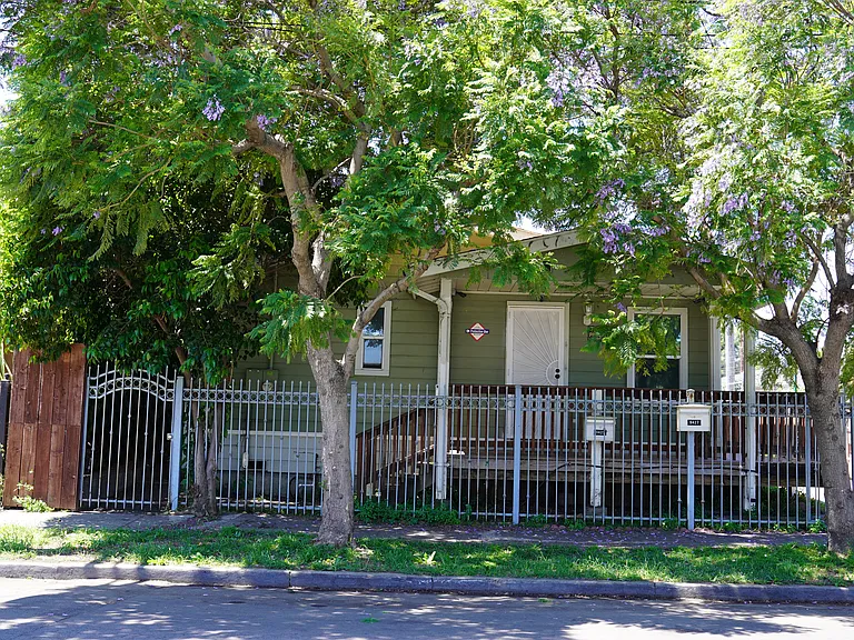9425 Cherry St — Photo 1