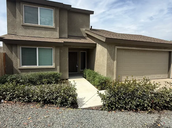 1060 Freedom St, Tulare, CA 93274