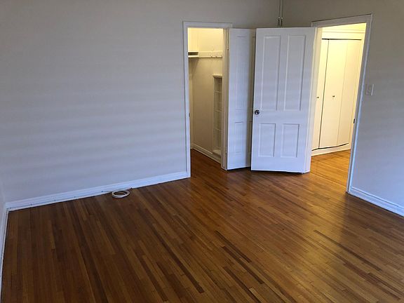4th image of 352 S Elm Dr #B