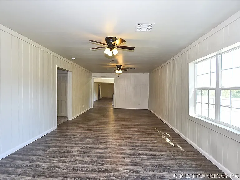 535 E Oak St — Photo 4