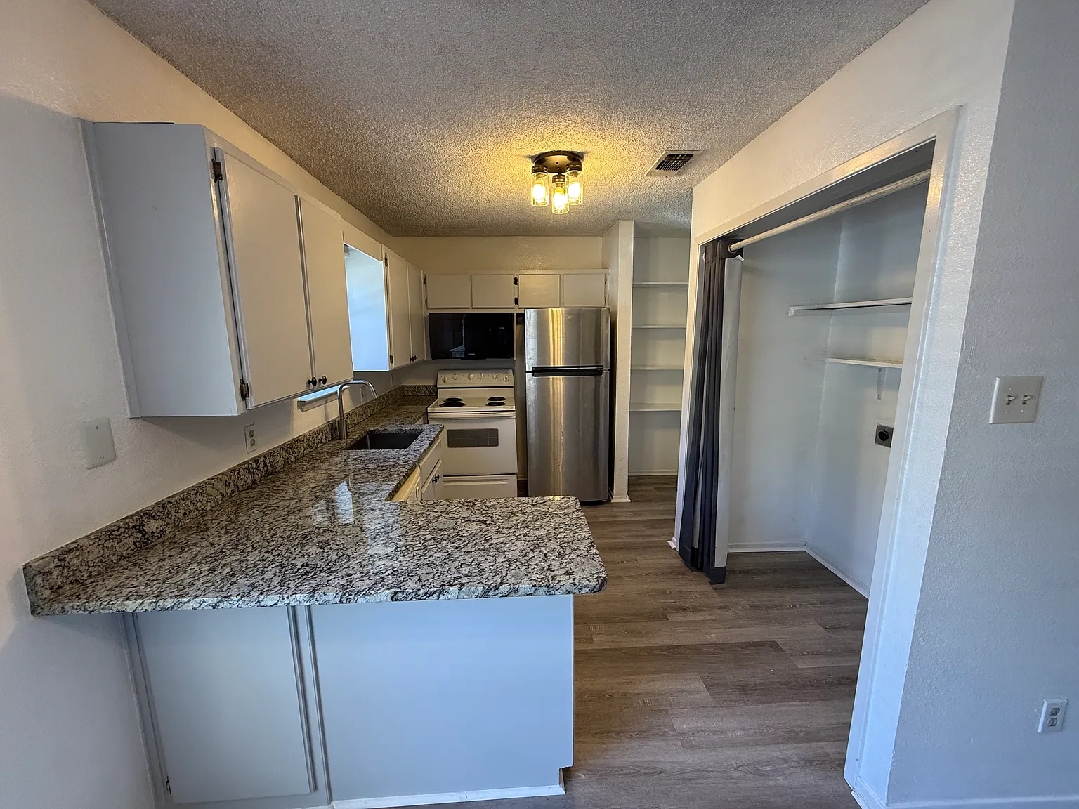 2 bed, $1,300 — Photo 4