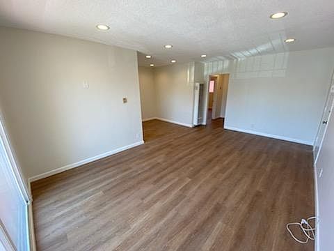 5th image of 1548 N Alexandria Ave