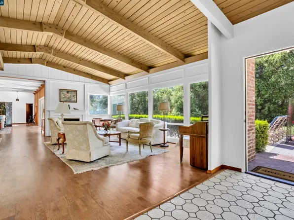18 Van Tassel Ln, Orinda, CA 94563