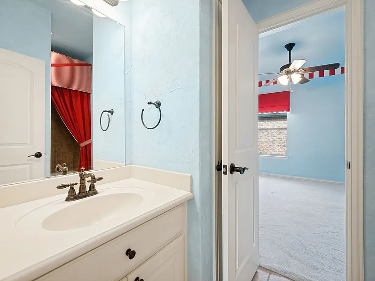 4046 E Hill Dr — Photo 23