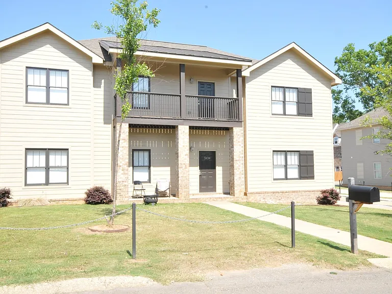 1434 Cloverdale Rd #A-B — Photo 1