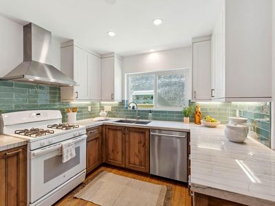 5043 Rhoads Ave APT A, Santa Barbara, CA, 93111