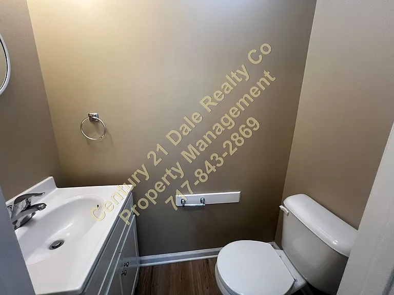210 Royal Dr — Photo 8
