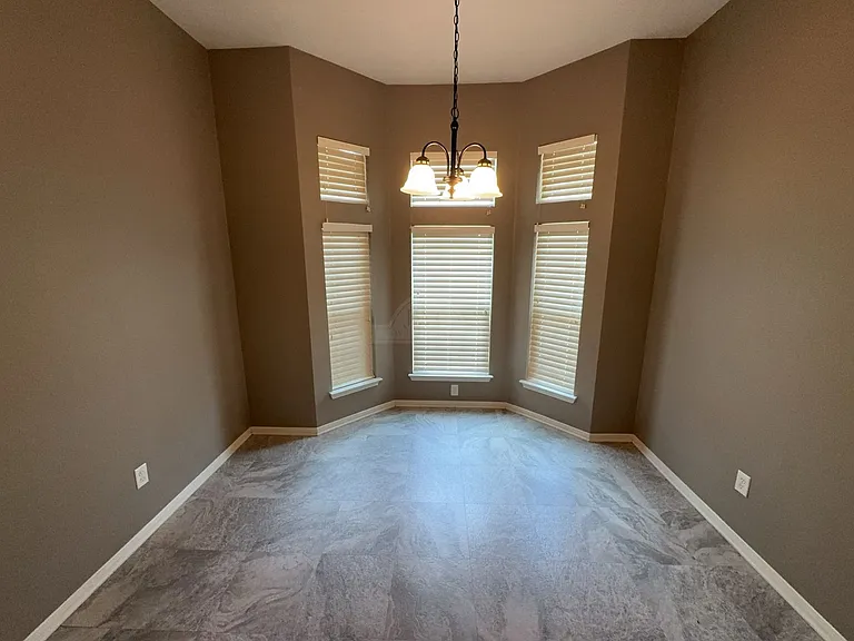 9911 Diana Dr — Photo 4