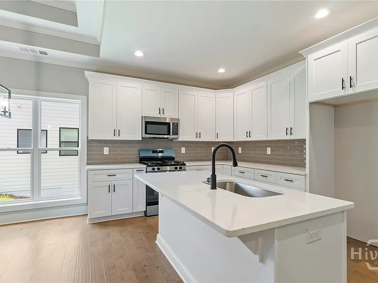 380 Ansley Dr — Photo 10