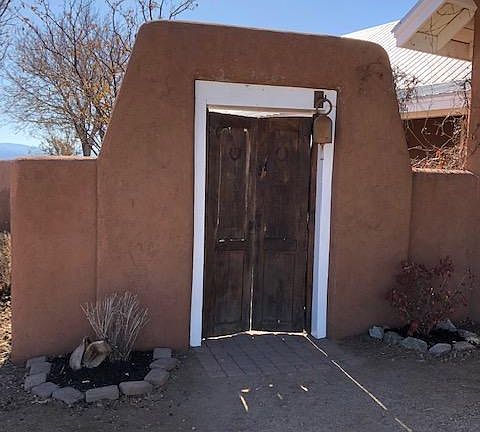 courtyard entry from driveway