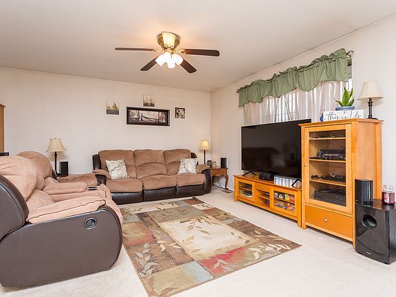 3rd image of 13 Jennings Dr