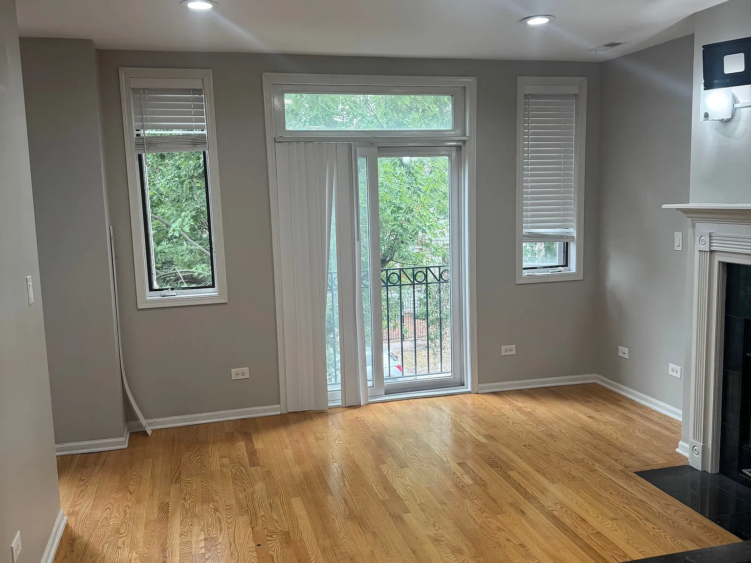 3 bed, 2.0 bath, 1400 sqft, $1,900 — Photo 1