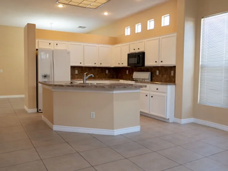 9205 Guggenheim Ct — Photo 8
