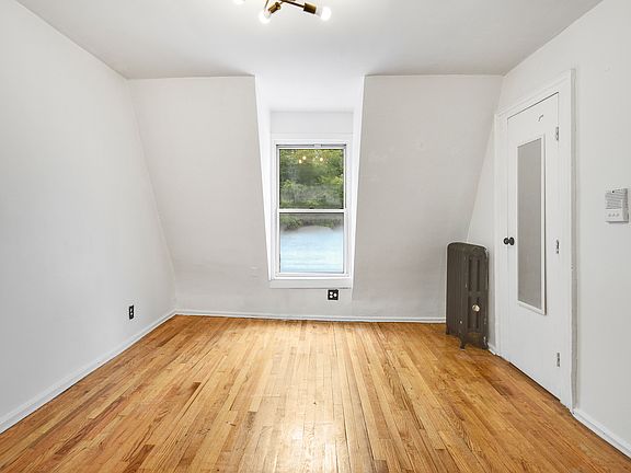 3rd image of 796 Lincoln Pl APT 4