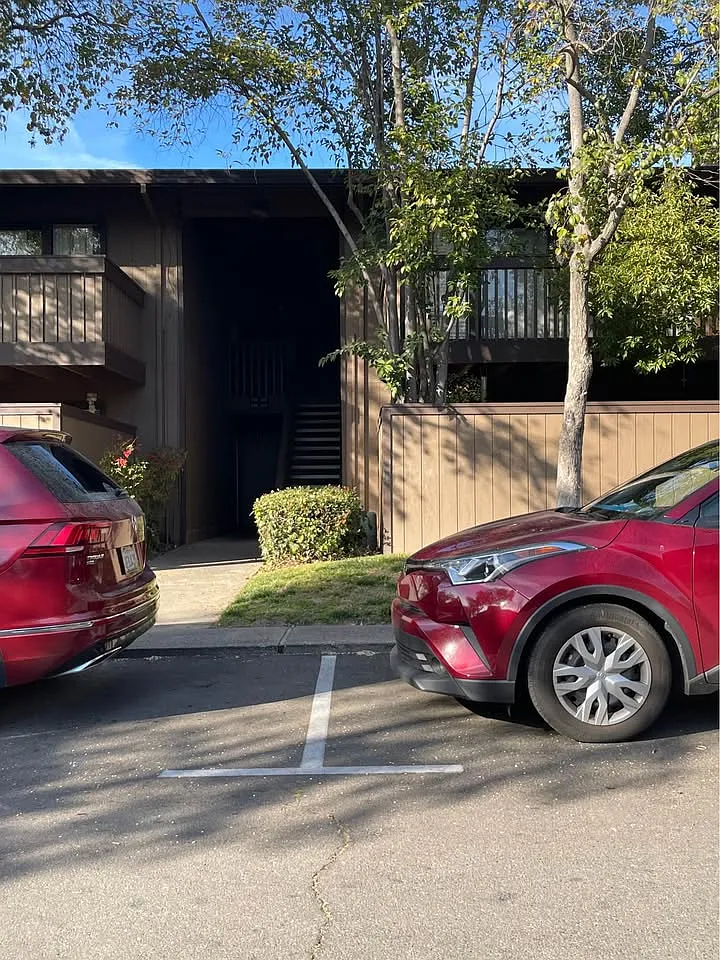 2 bed, 950 sqft, $1,700 — Photo 1