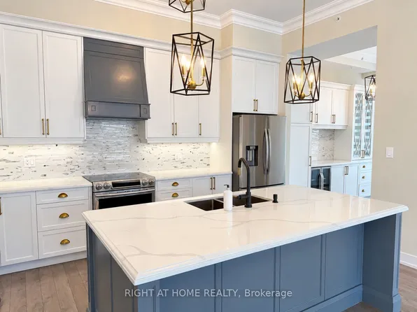 150 Oak Park Blvd #519, Oakville, ON L6H 3P2