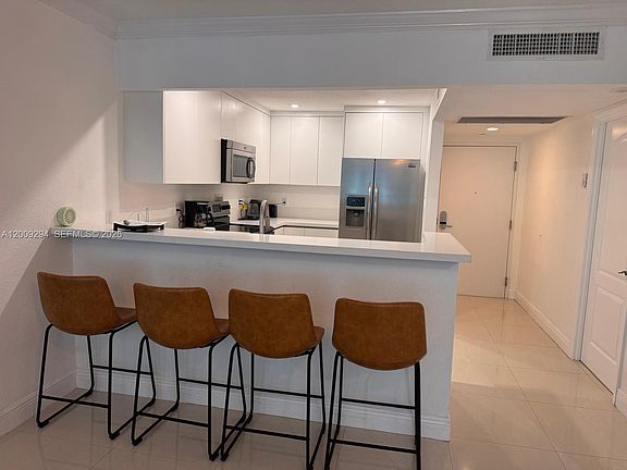 2nd image of 2301 Collins Ave APT 427