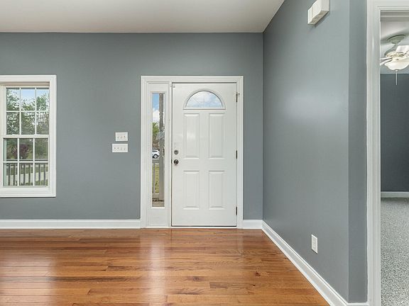 5th image of 102 Bryanwood Pl
