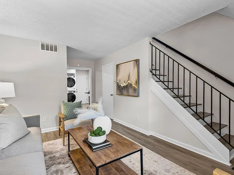 300 E McPherson Dr — Photo 13